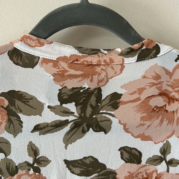 REFORMATION floral blouse 🌸🌺✨ - Picture 7 of 13